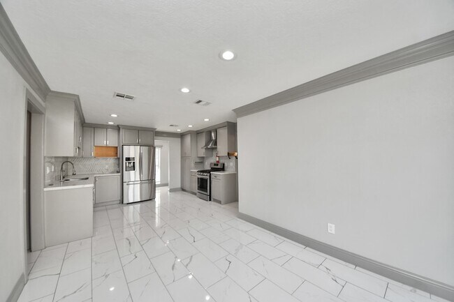 Building Photo - 4503 Hollybrook Ln