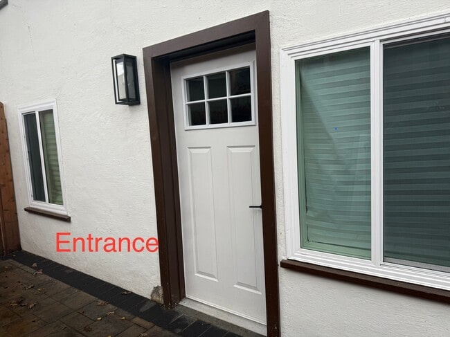 Building Photo - 731 Valota Rd