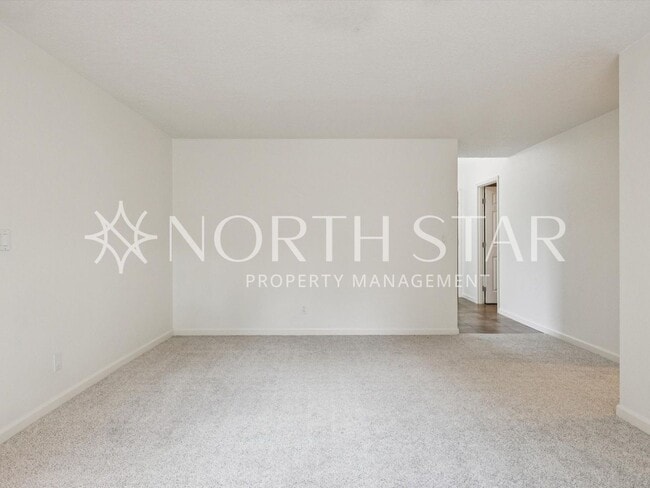 Building Photo - Beautifully Maintained Single-Level Home w...