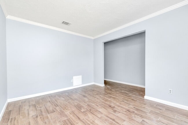 Building Photo - 13627 Greenridge Dr