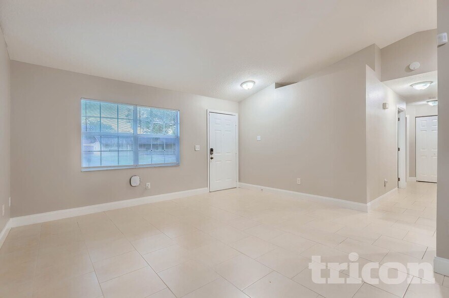 Building Photo - 2527 Orange Ave