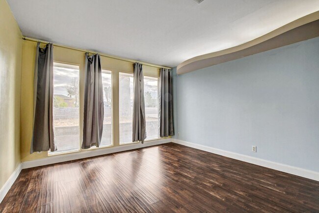 Building Photo - UNIQUE SINGLE FAMILY HOME! - No HOA, Car Lift, RV Parking and Nice Backyard