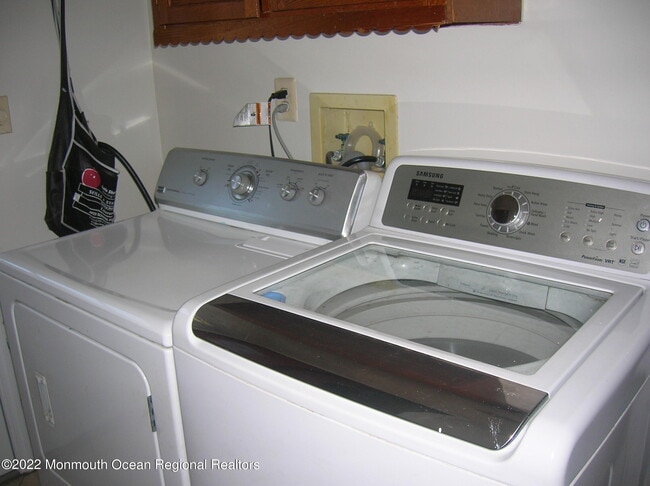 Building Photo - 15 Cardinal Ct