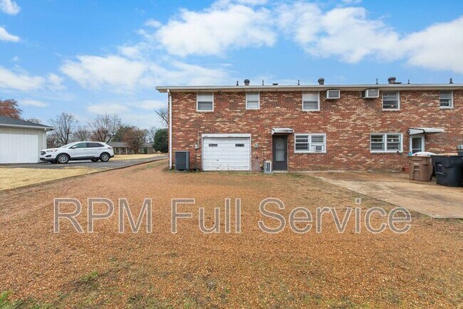 Building Photo - 3127 Larkspur Dr