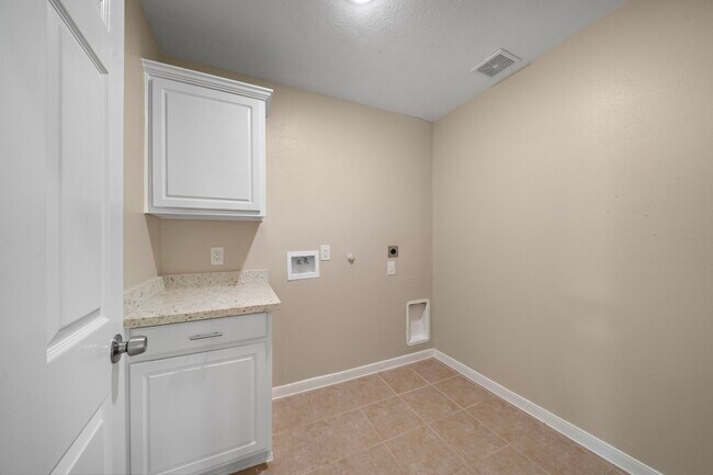 Building Photo - 11403 Sandermeyer Dr