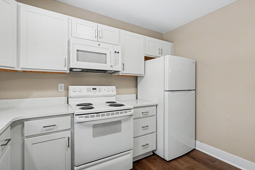 Building Photo - 136 Scotts Dr