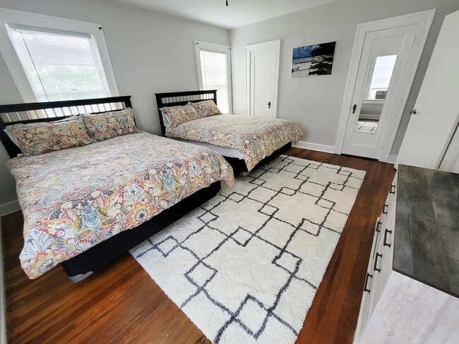 Building Photo - 949 SW 13th St