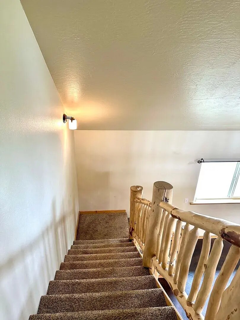 stairs - 40111 Frogberry St