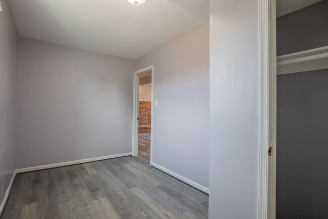 Building Photo - Beautiful 5 BR/3 BA Single-Family Home wit...