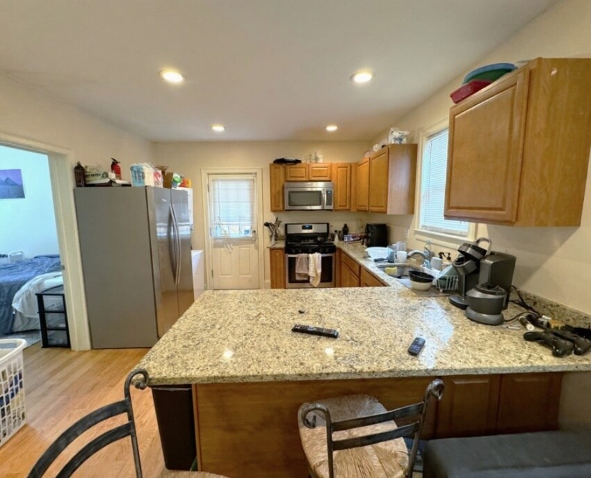 Building Photo - 35 Pratt St