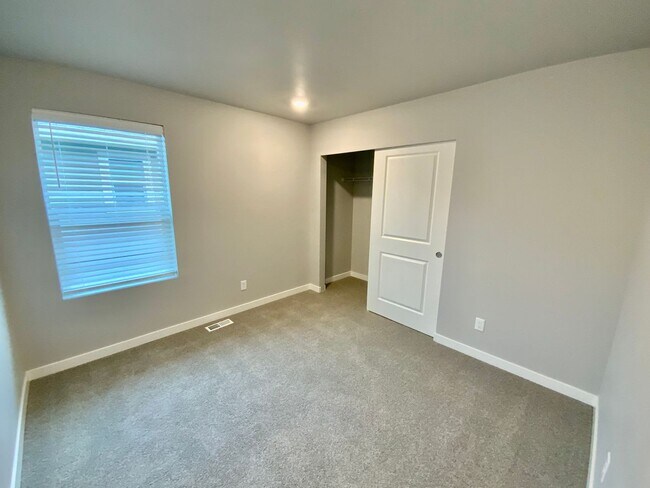 Building Photo - 914 Burwood St SE