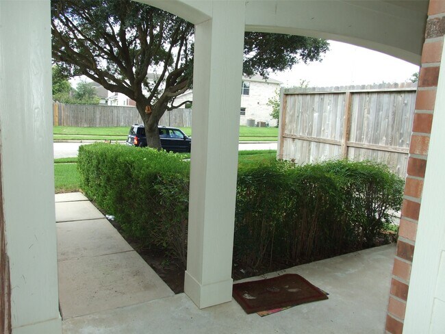 Building Photo - 410 Cypresswood Haven