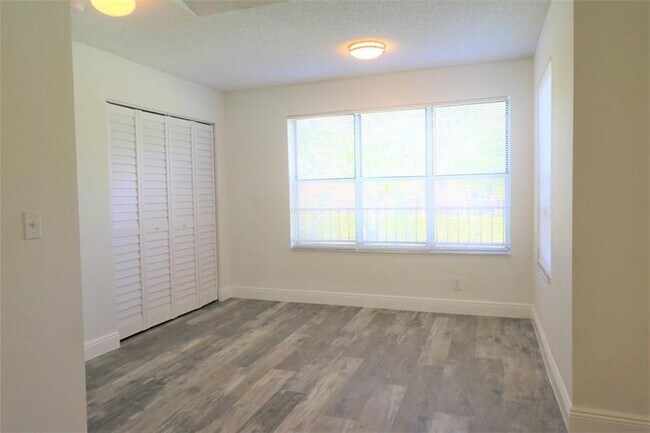 Building Photo - 3340 Pinewalk Dr N