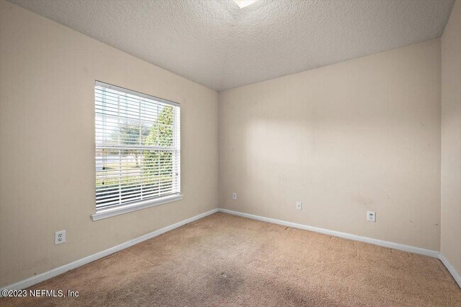 Building Photo - 929 Raindrop Ln