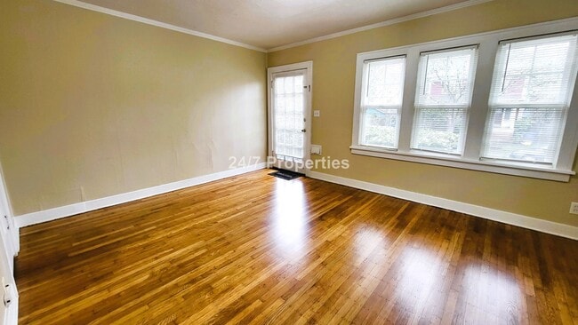 Building Photo - Vintage 1 BD | 1 BA End Unit - Hawthorne B...