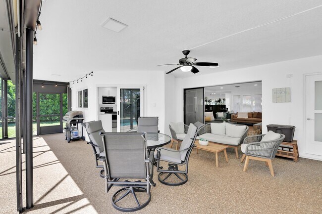 Building Photo - 798 E Boca Raton Rd