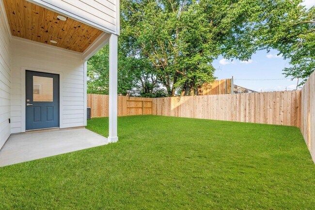 Building Photo - 518 Clinton St