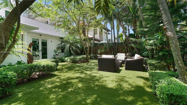 Building Photo - 5650 Pine Tree Dr