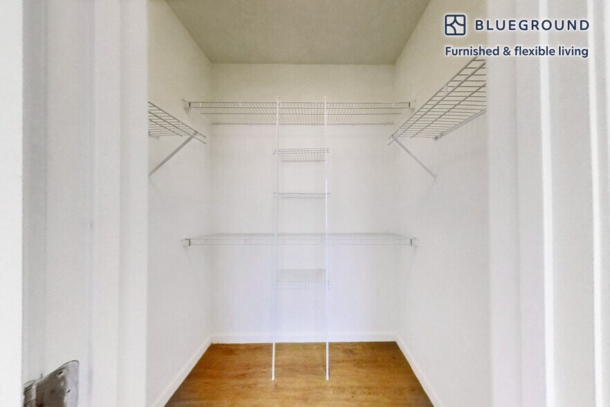 Building Photo - 14000 Avalon Dr