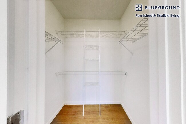 Building Photo - 14000 Avalon Dr