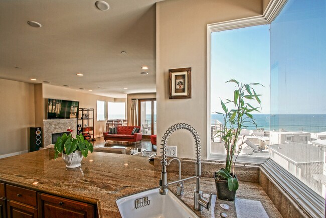 Building Photo - 308 Gull St