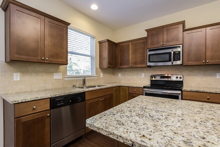 Building Photo - 308 Darbys Run Ct