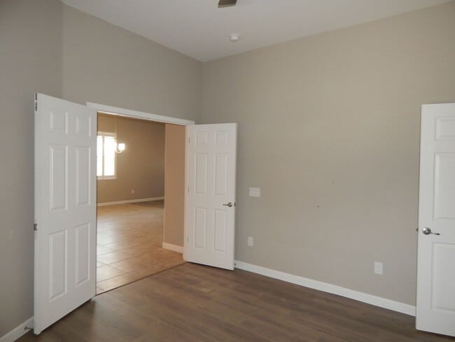 Building Photo - 3 bedrooms over 2200 Square Feet - Single Story-Marana