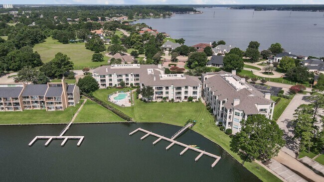 Building Photo - 12800 Melville Dr