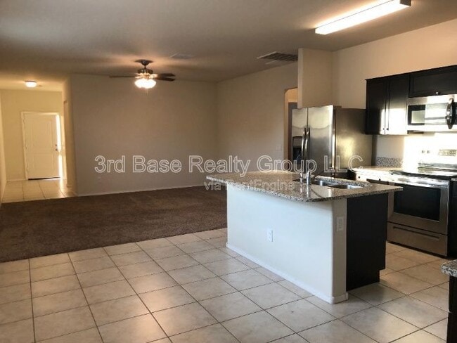 Building Photo - 29916 W Mulberry Dr