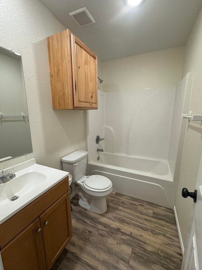 Building Photo - 321 N Sherman Ave