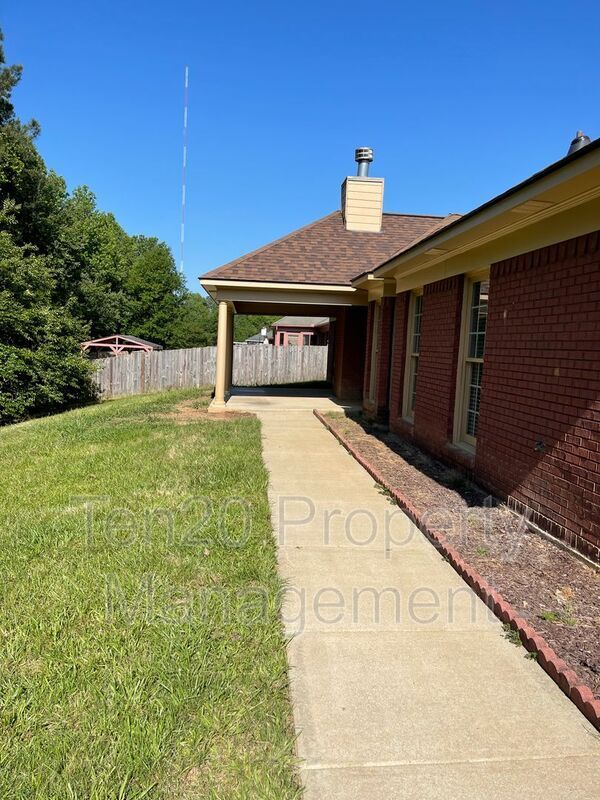 Building Photo - 817 Baycreek Ct