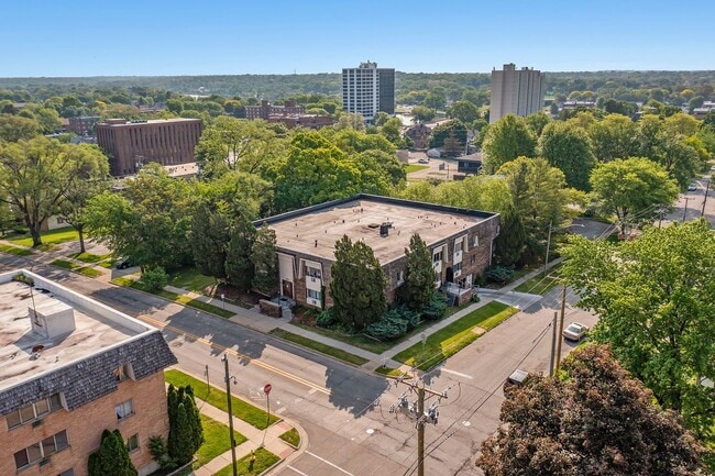 Primary Photo - 805 N Court St