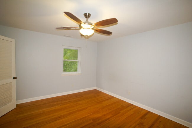 Building Photo - 205 Sunrise Ln