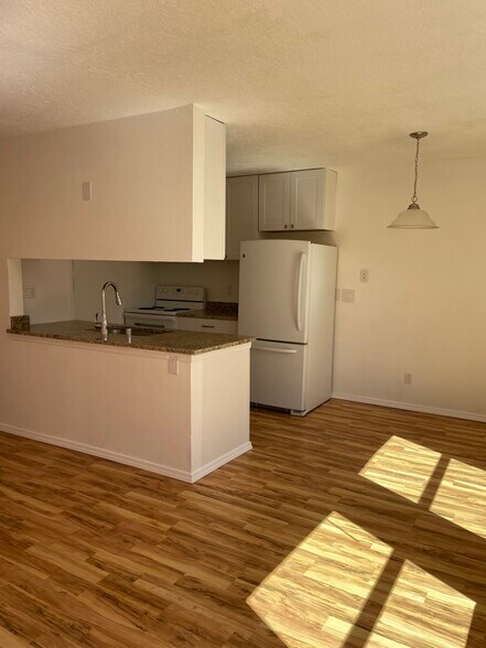 Building Photo - 2604 Muriel St NE