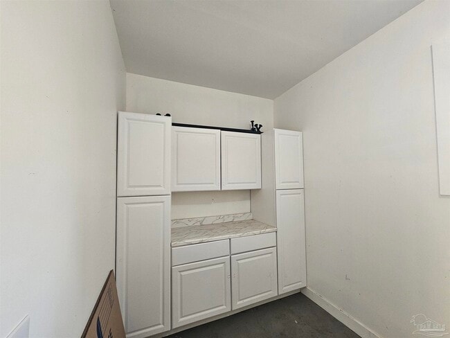 Building Photo - 5807 Aurora Ave