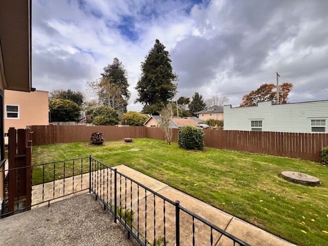 Building Photo - 1416