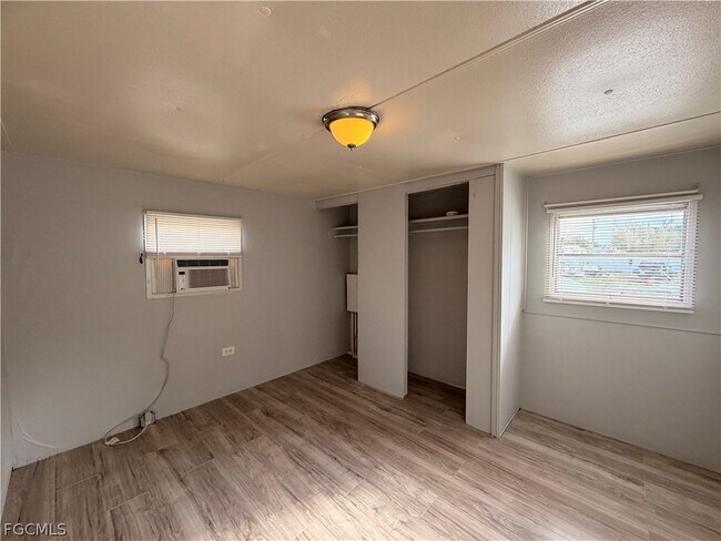 Building Photo - 7897 Suncoast Dr