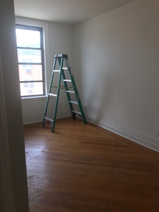 Building Photo - 31 70th St