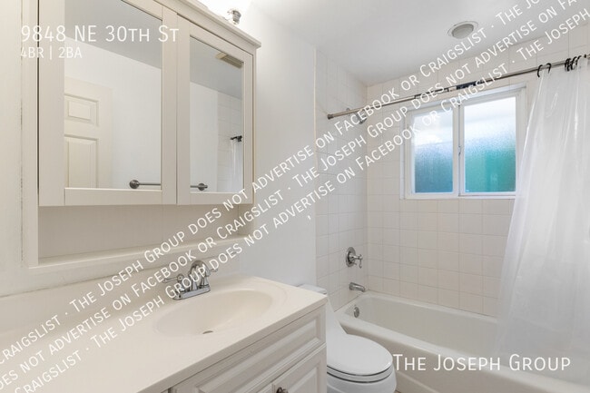 Building Photo - 9848 NE 30th St