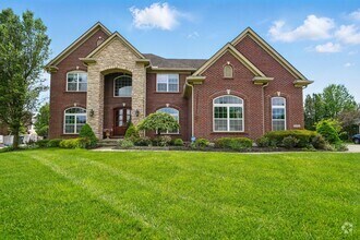 Building Photo - Five Bedroom House in Deerfield Township!