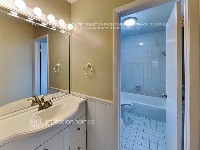 Building Photo - 2579 W 70th St