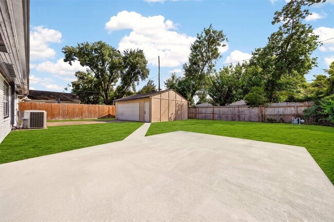 Building Photo - 1202 Dogwood Dr