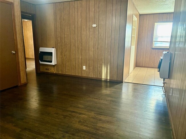 Building Photo - 6413 S Lindsay Ave