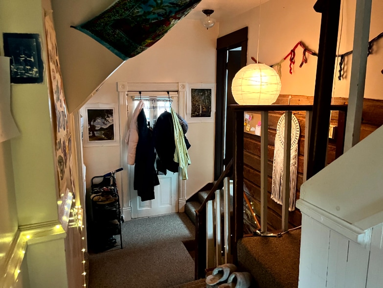 Building Photo - 227 S 4th St