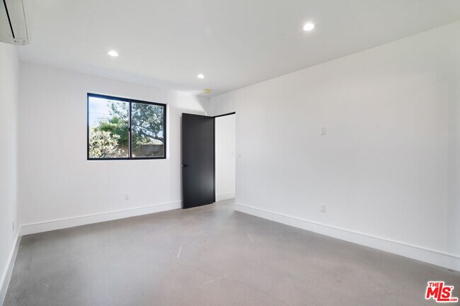 Building Photo - 6236 Sale Ave