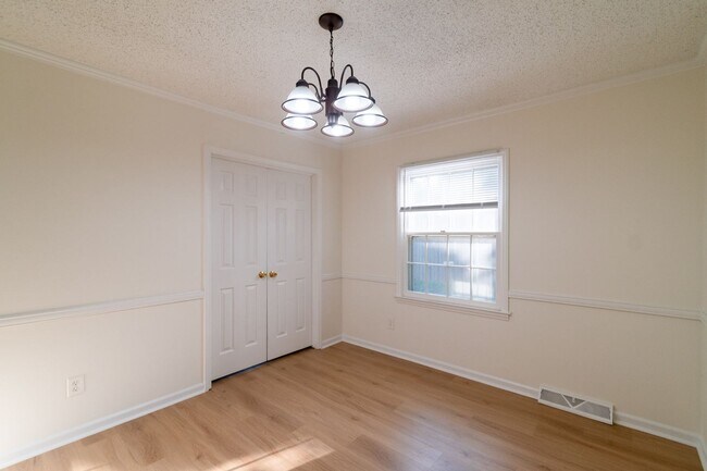 Building Photo - Well maintained ranch home in Charlotte!