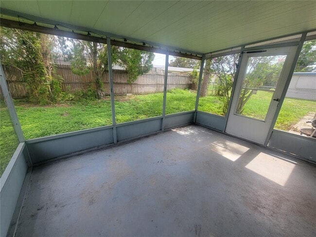Building Photo - 5424 Shell Dr