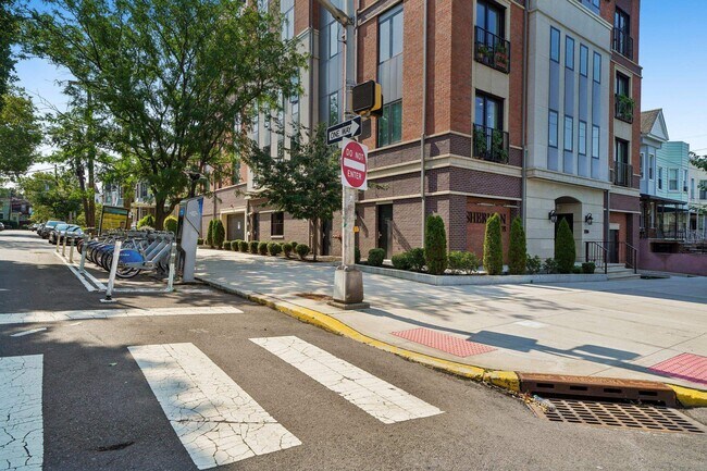 Building Photo - 139 Sherman Pl