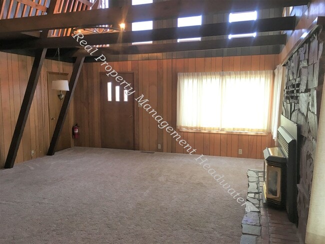 Building Photo - 4 Bedroom 2 Bath Farm House for Rent