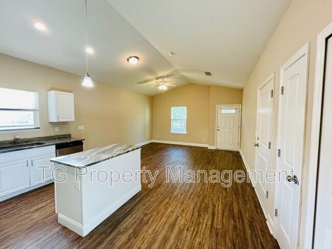 Building Photo - 6633 Osceola St